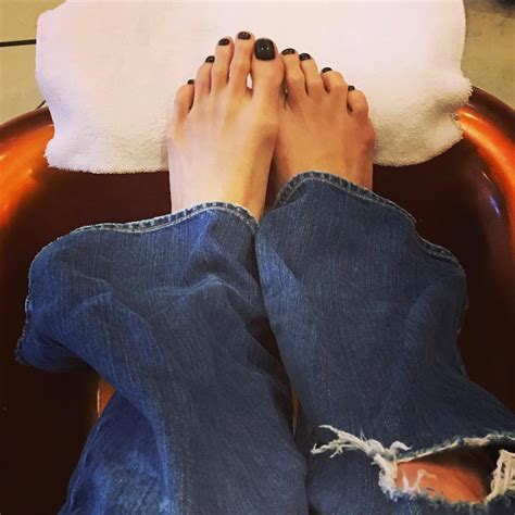 gena lee nolin feet